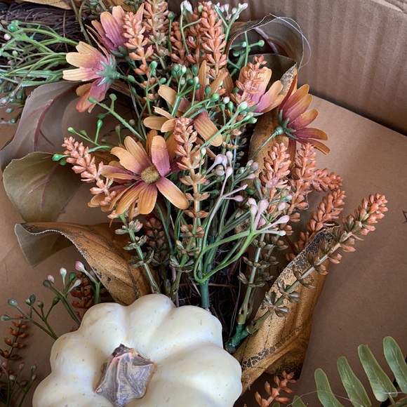 Home Reflections Crescent Harvest Wreath - Picture 4 of 5